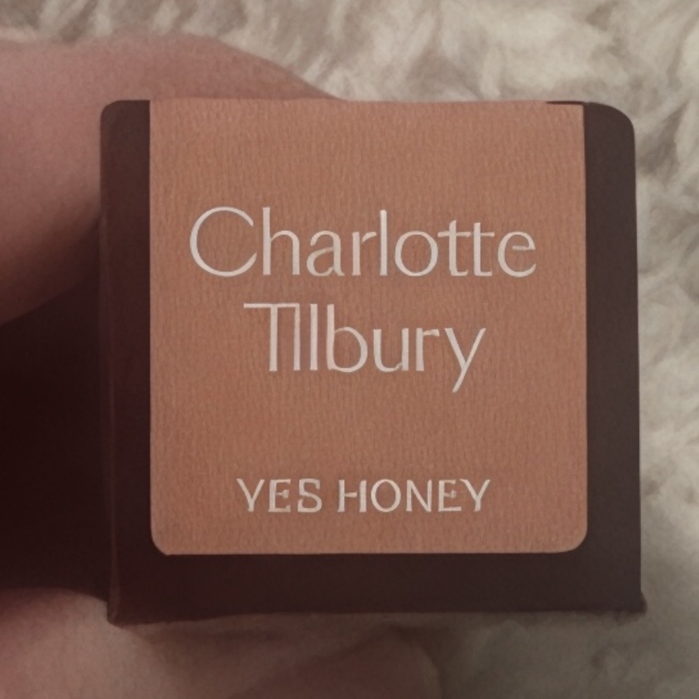 Charlotte Tilbury K.I.S.S.I.N.G Lipstick - Picture 2 of 2